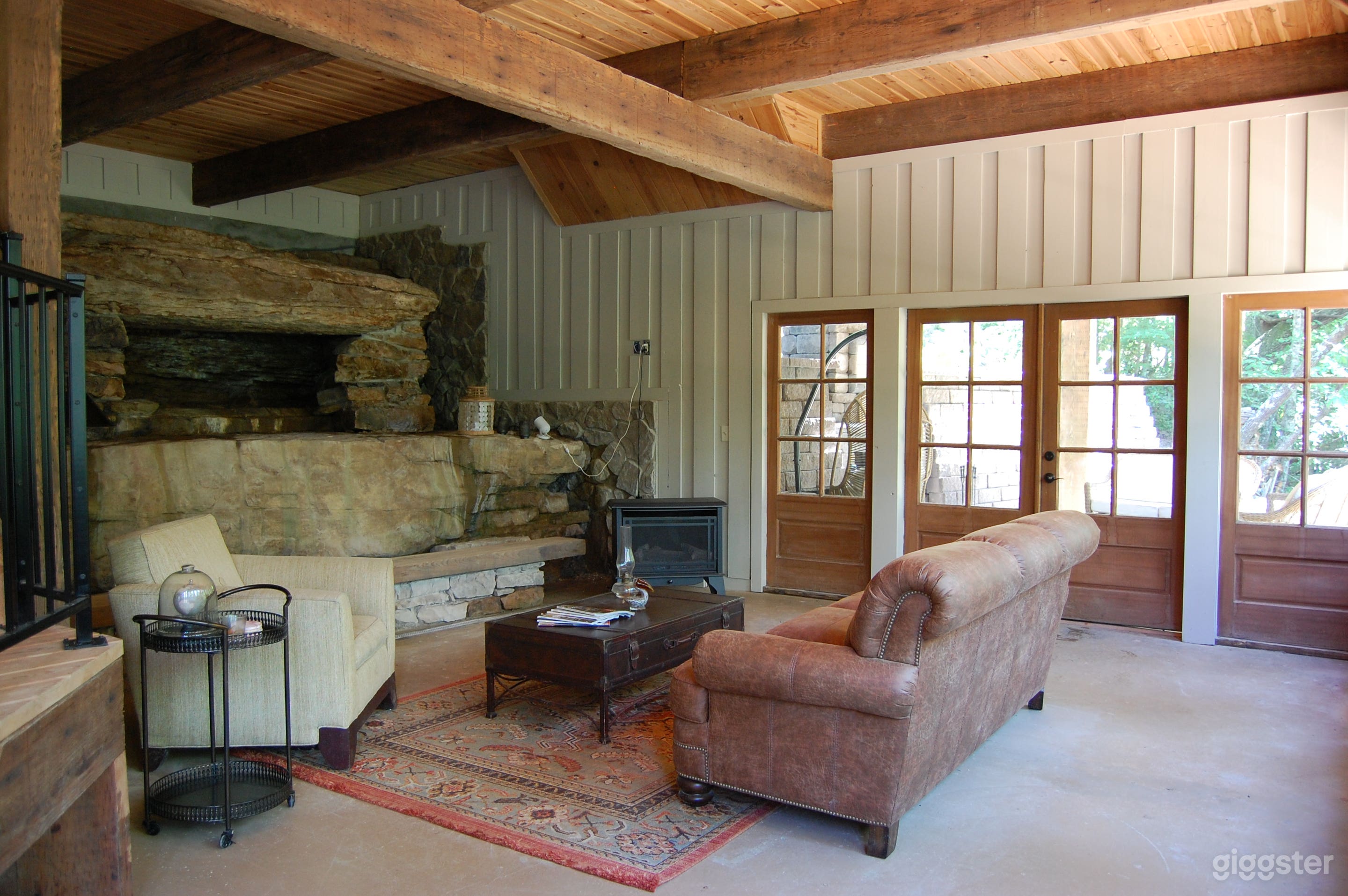 Beautiful Off-Grid Cabin with Waterfalls Photo 2