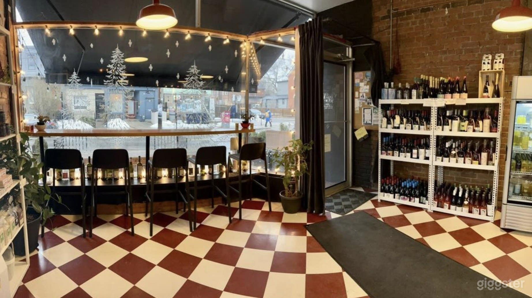 Idyllic Coffee Shop and Wine Bar 1 in Sorauren, Toronto Photo 4