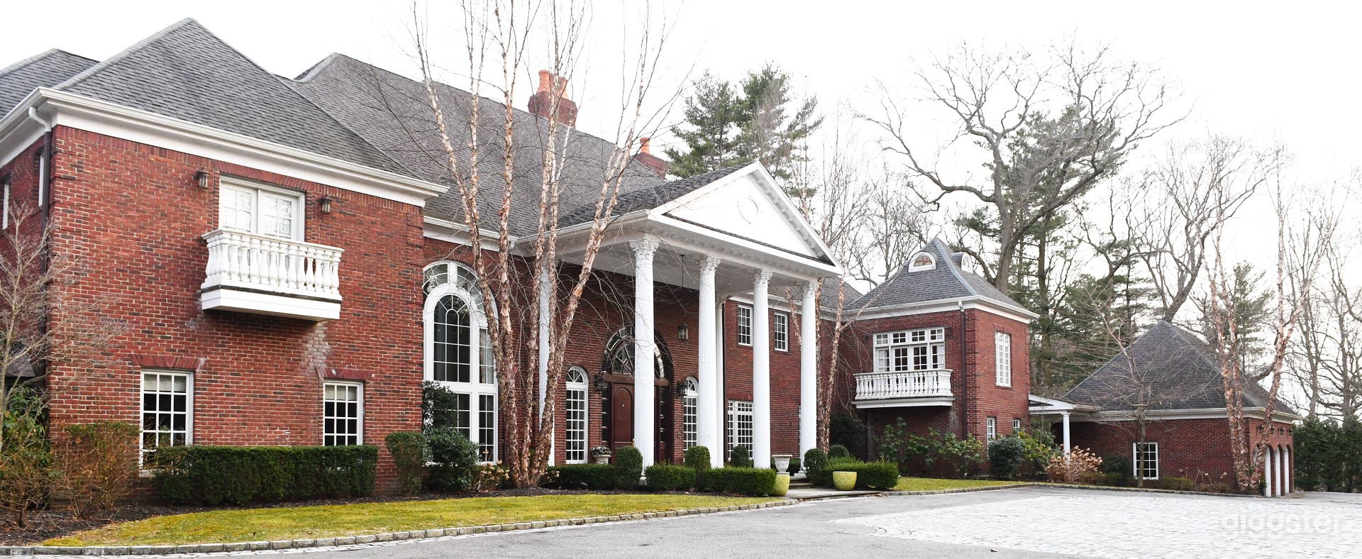 This is the front of the mansion.