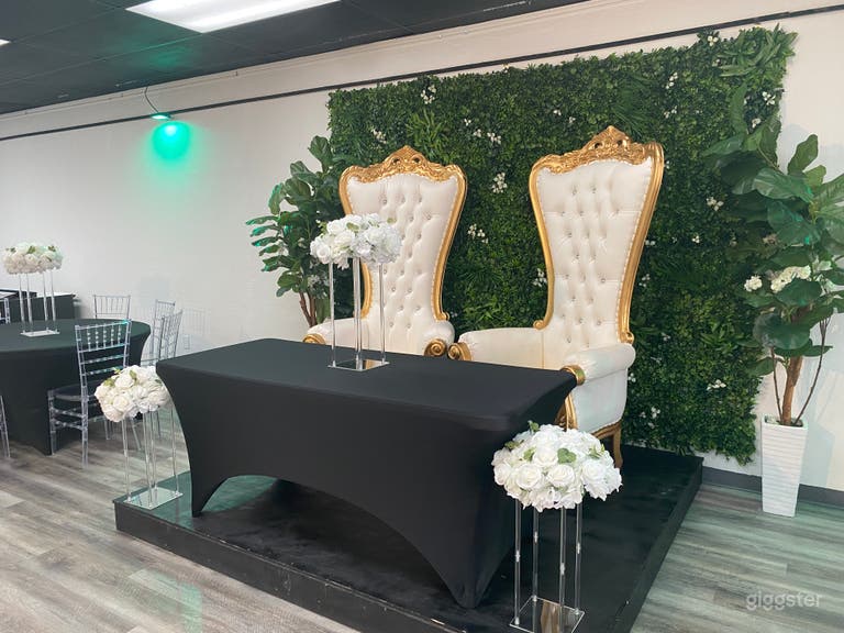  Holiday Sale! Glam-Themed Space w/ Complete Setup Included 