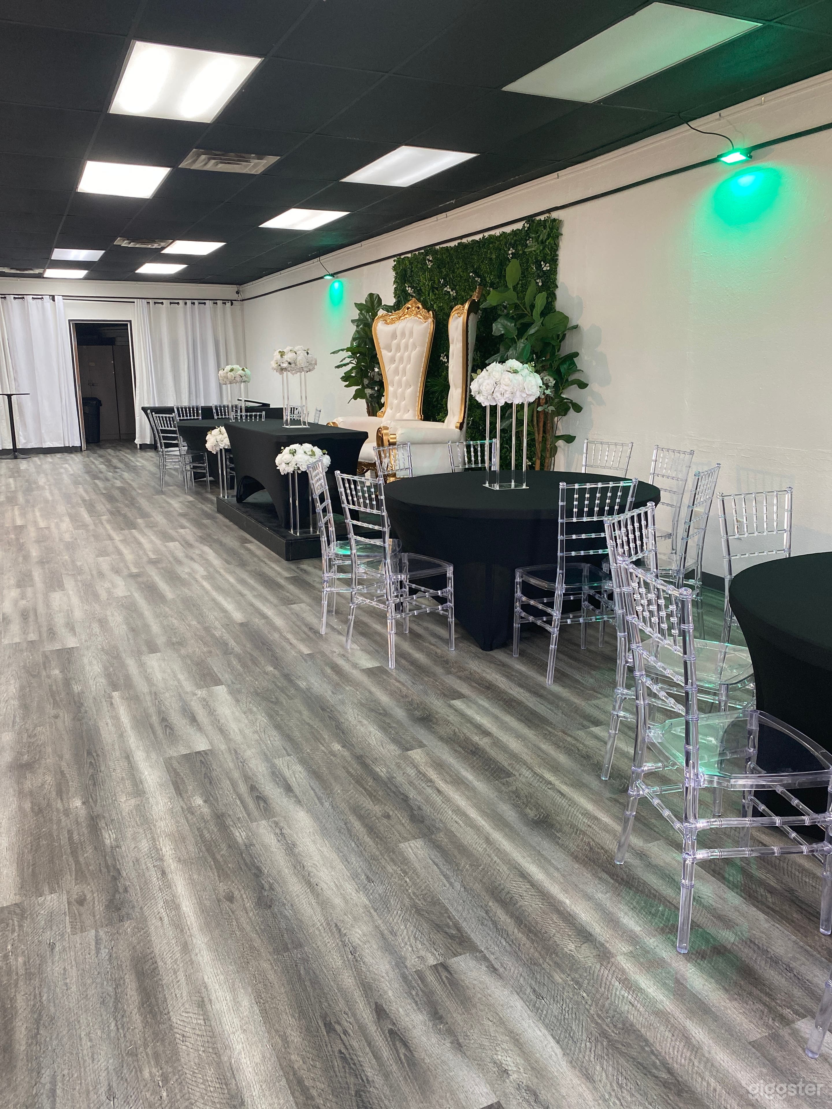 Holiday Sale! Glam-Themed Space w/ Complete Setup Included Photo 4