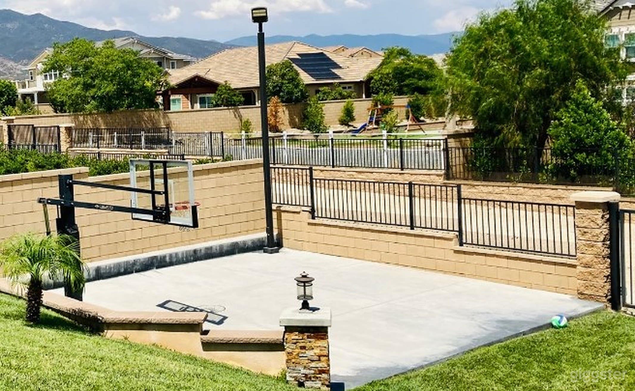 Private Basketball Court Photo 1