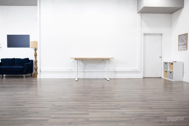  Adjustable height table. 