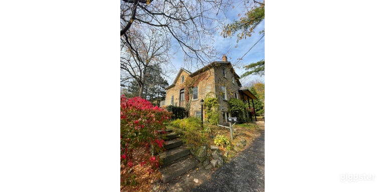  Front of house/porch  