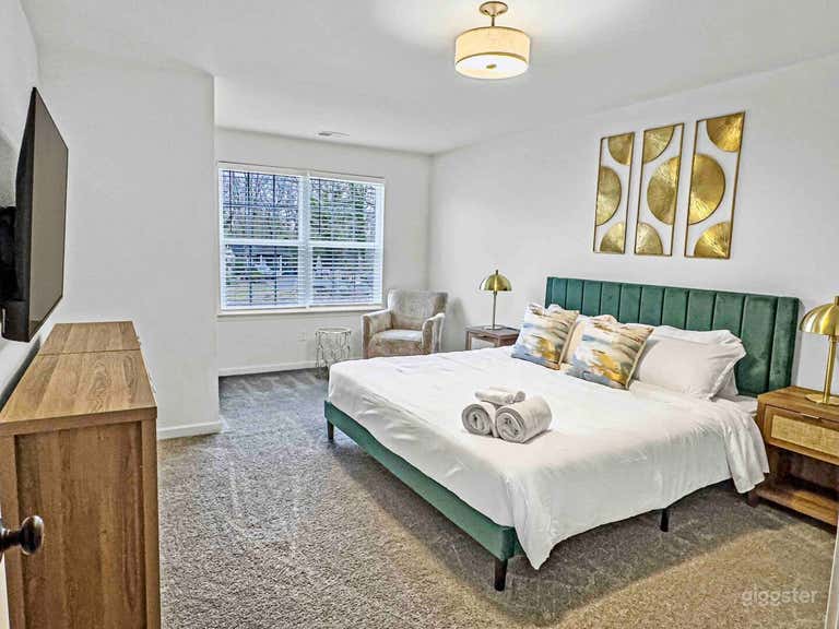  Light-Filled 5BR Home w/ Garage | Film & Photo-Ready! 