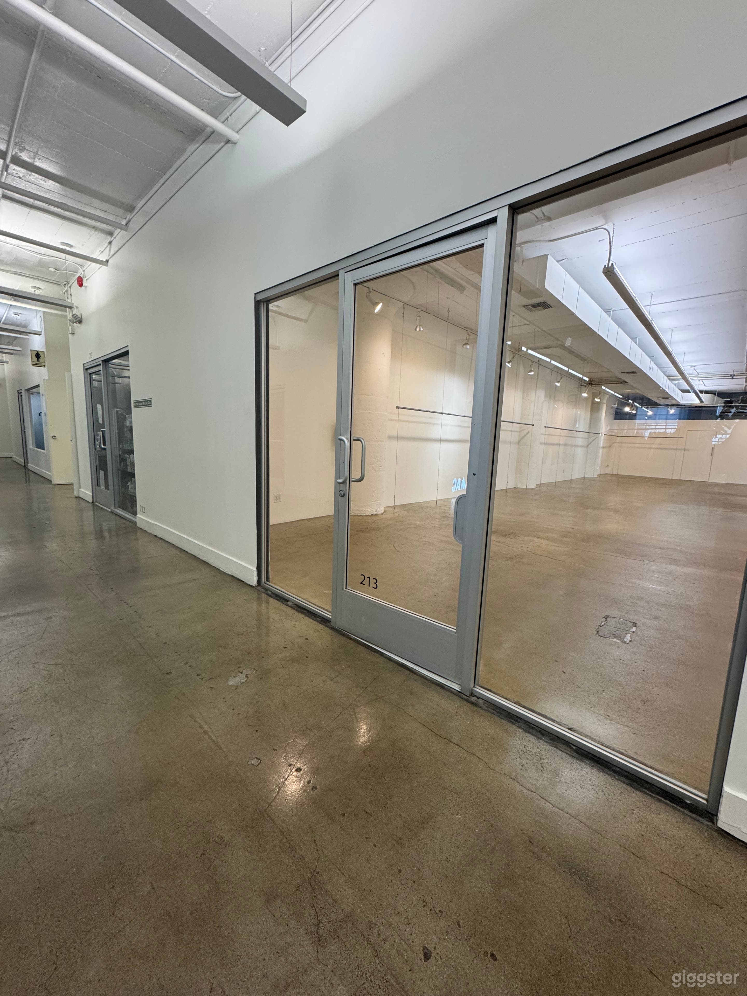 Creative Fashion Showroom/ Photo Studio Use Photo 2