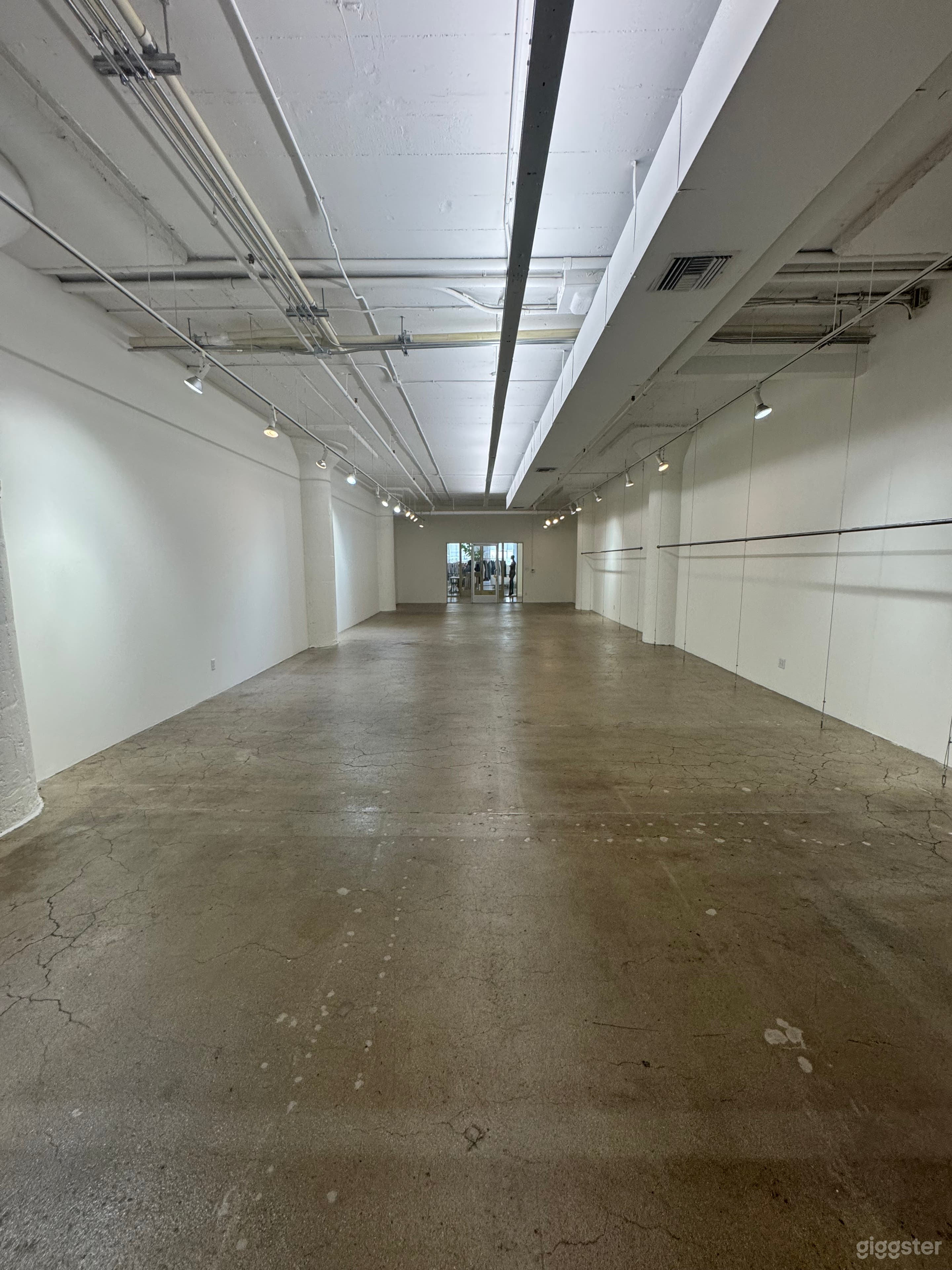 Creative Fashion Showroom/ Photo Studio Use Photo 3