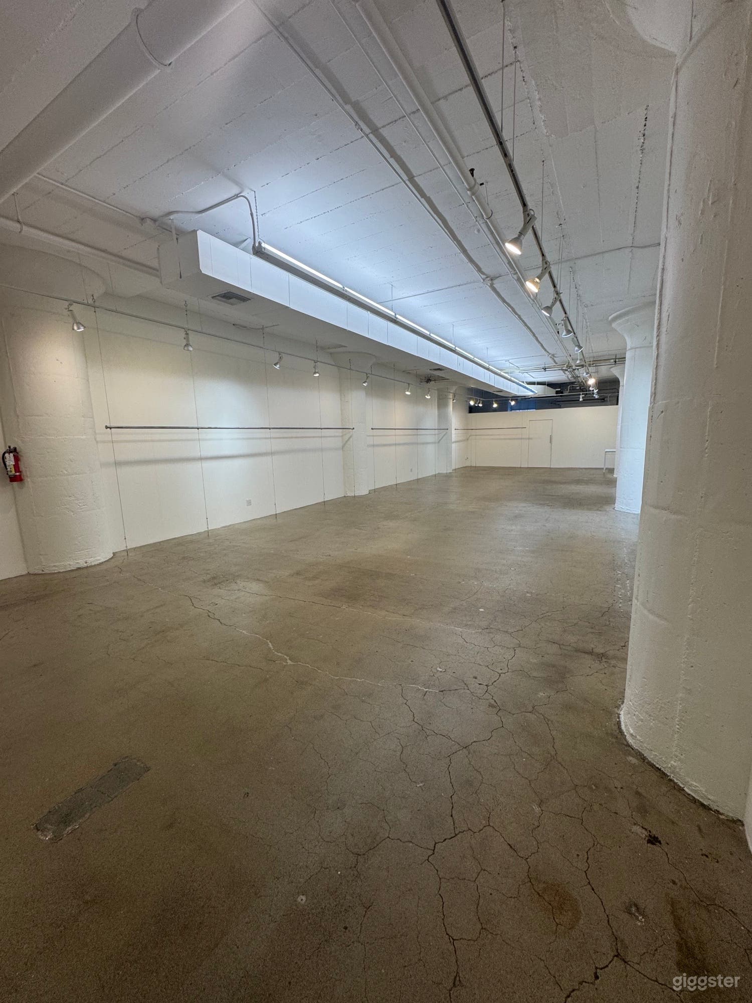 Creative Fashion Showroom/ Photo Studio Use Photo 4