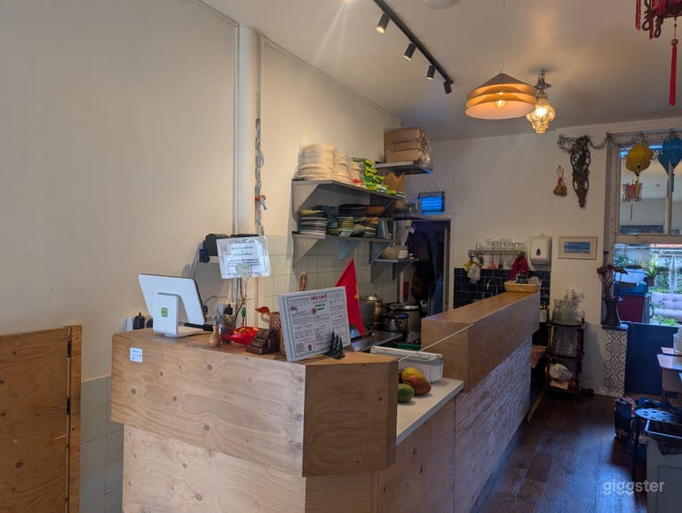  Cosy light filled cafe restaurant in Clapton, Hackney 
