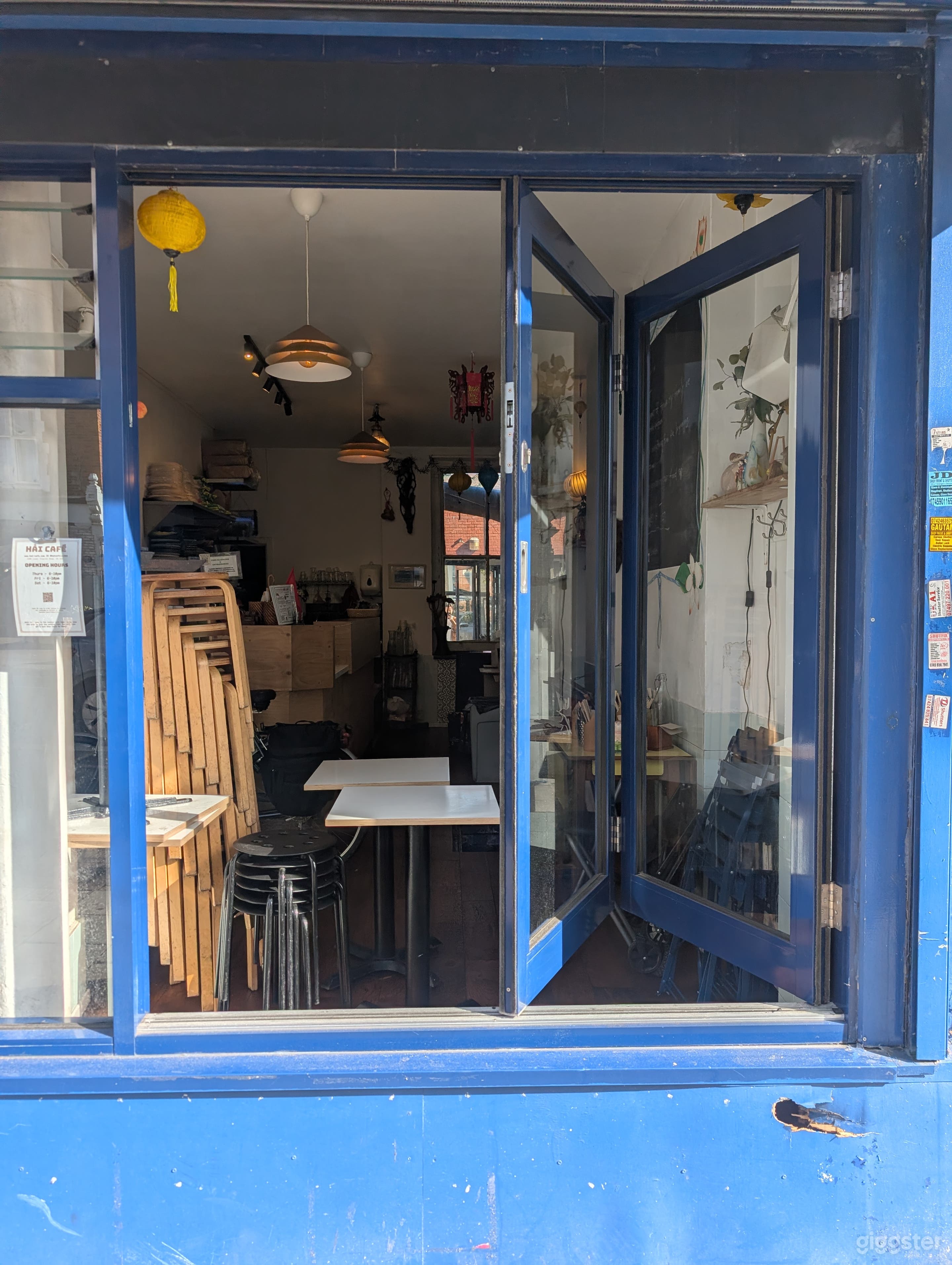 Cosy light filled cafe restaurant in Clapton, Hackney Photo 3
