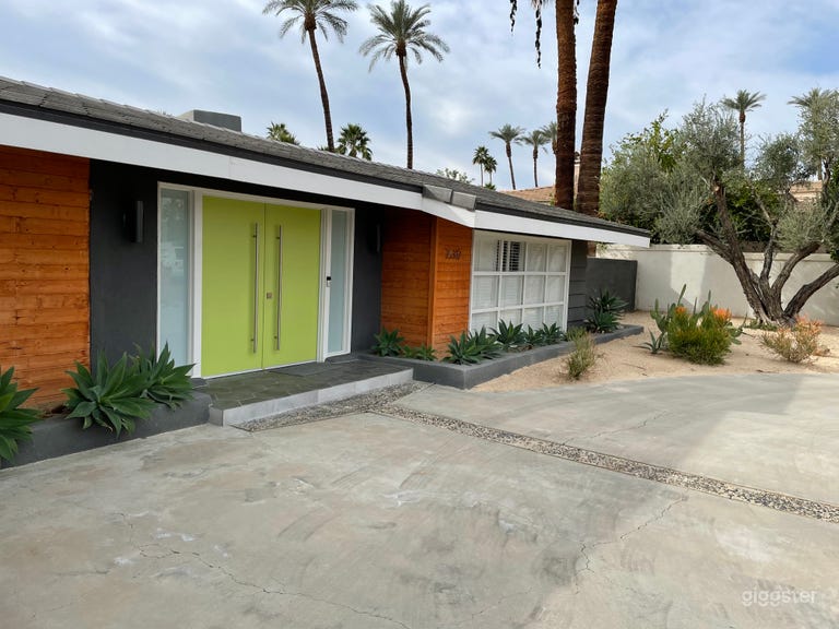  Maison lumineuse moderne du milieu du siècle à Indian Wells. 