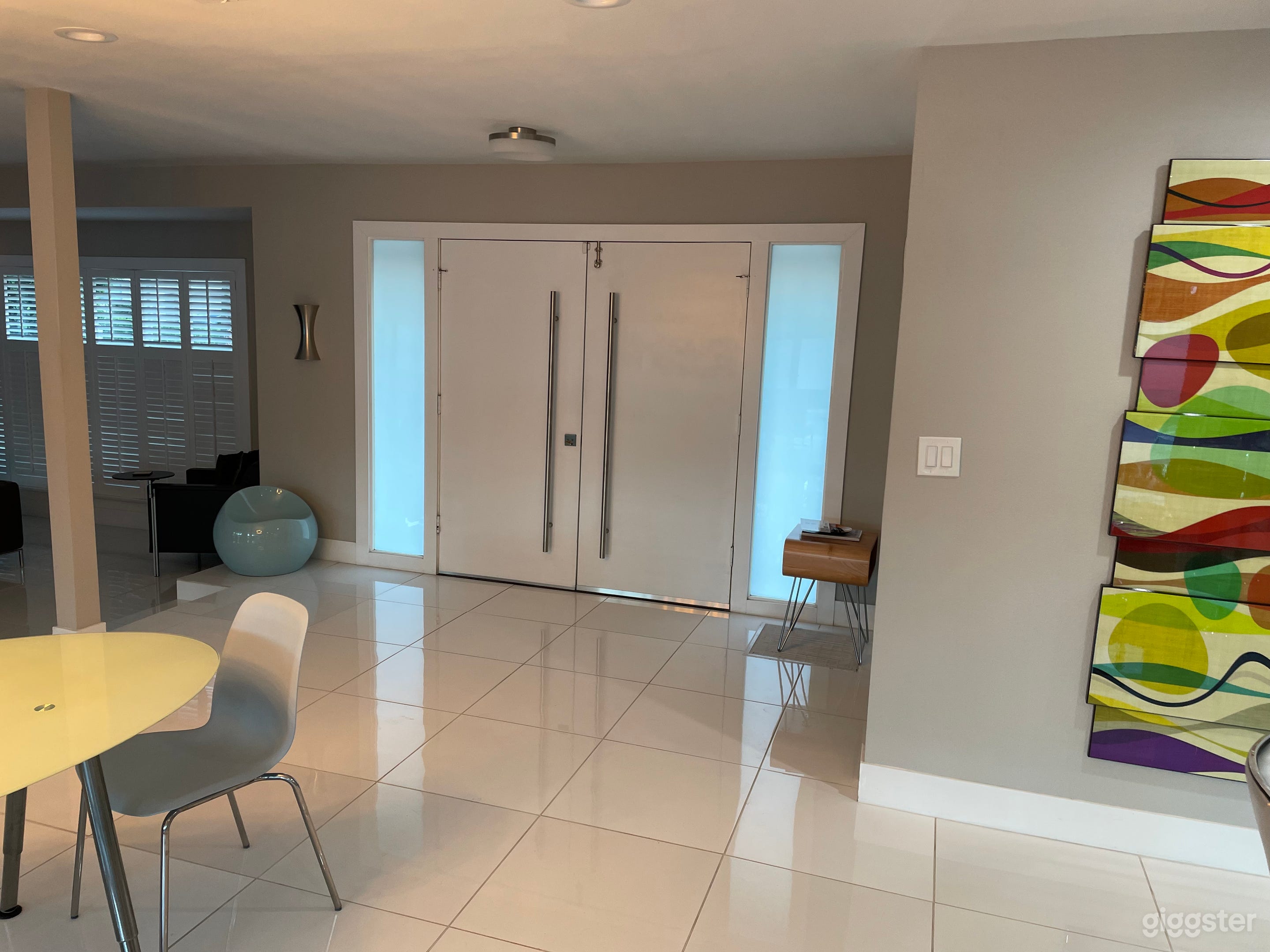 Mid-Century Modern Bright Home in Indian Wells. Photo 2