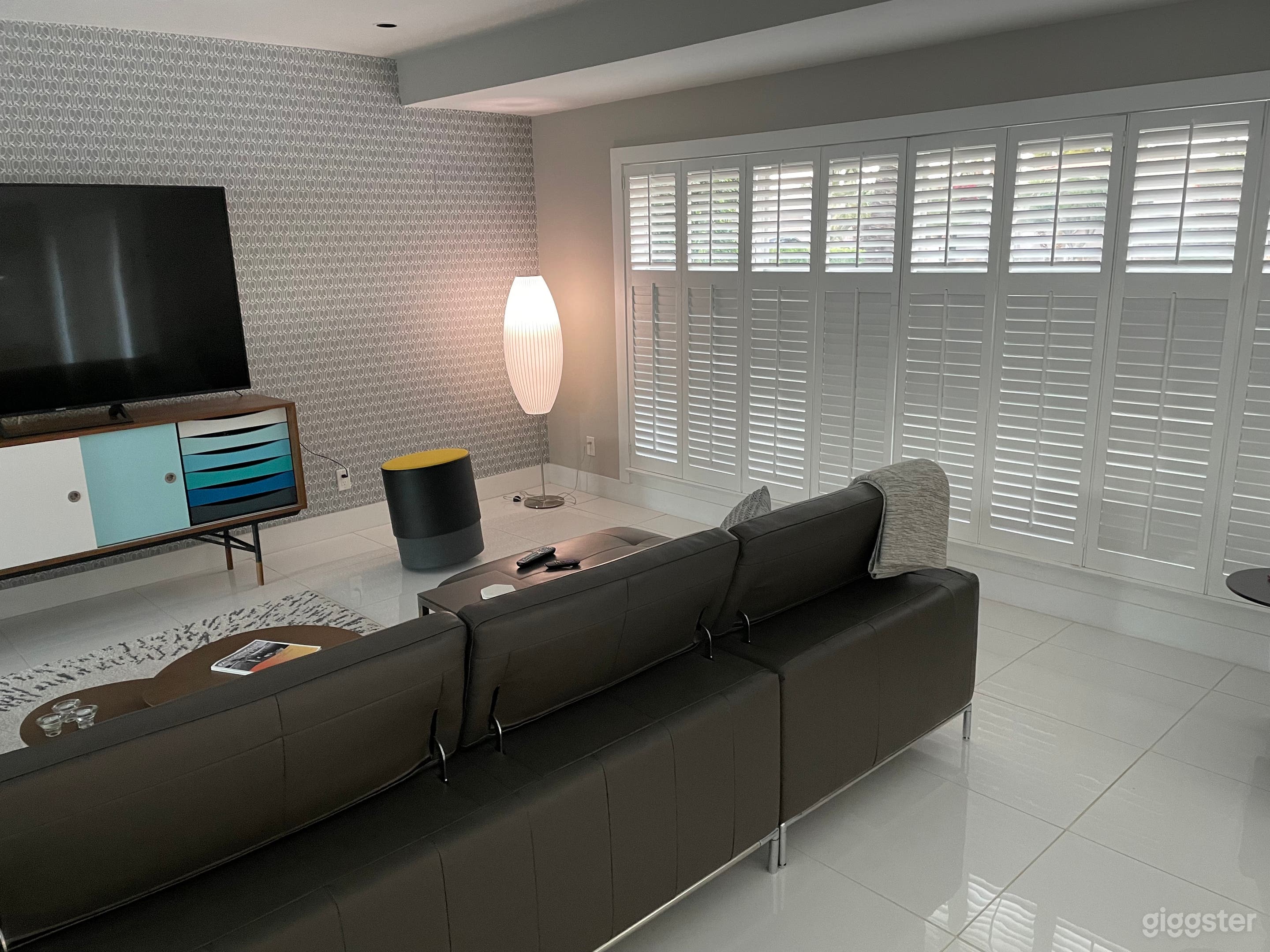 Mid-Century Modern Bright Home in Indian Wells. Photo 3