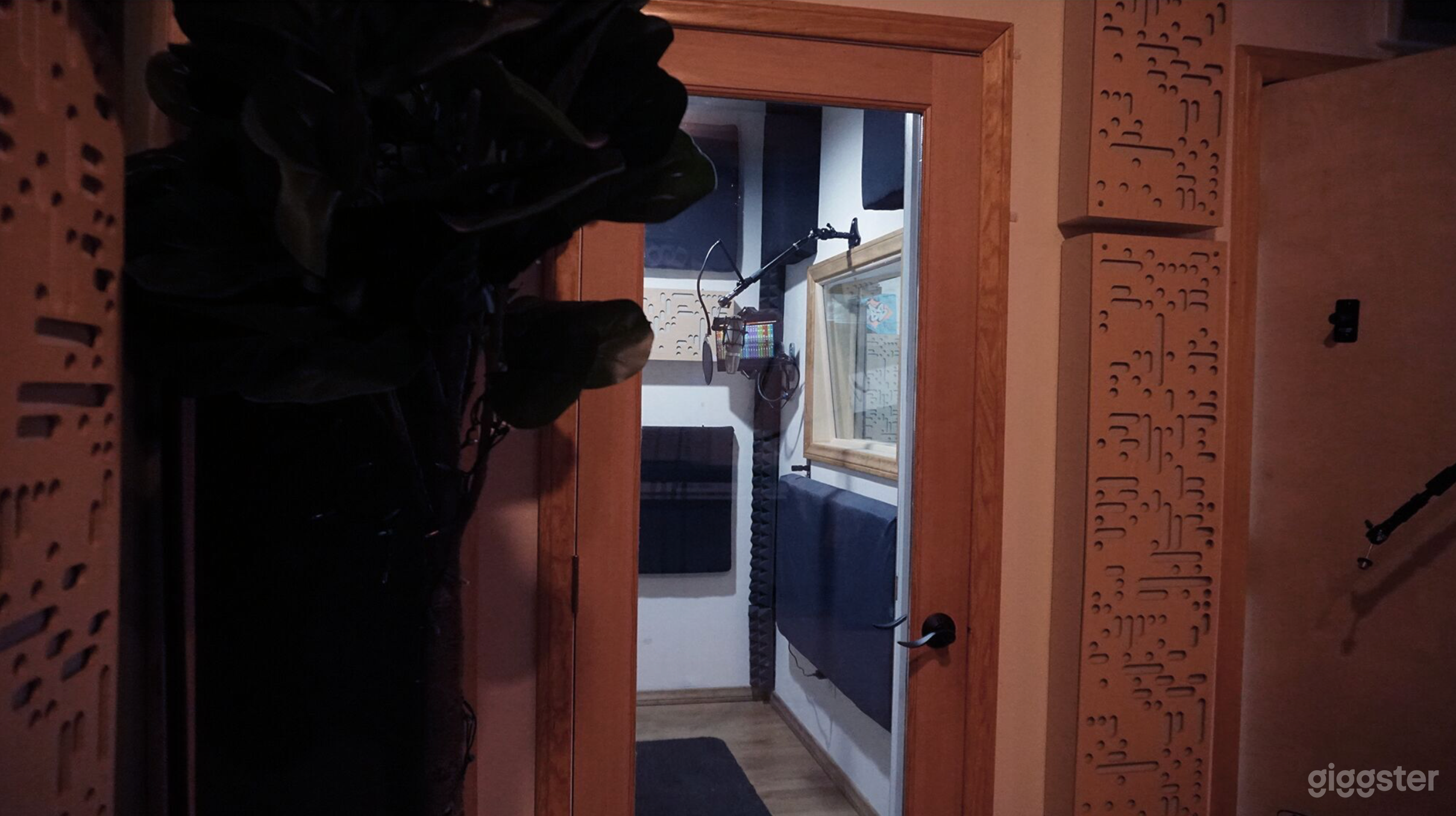 RECORDING STUDIO: Podcasts, Film, Music &amp; Photos Photo 3