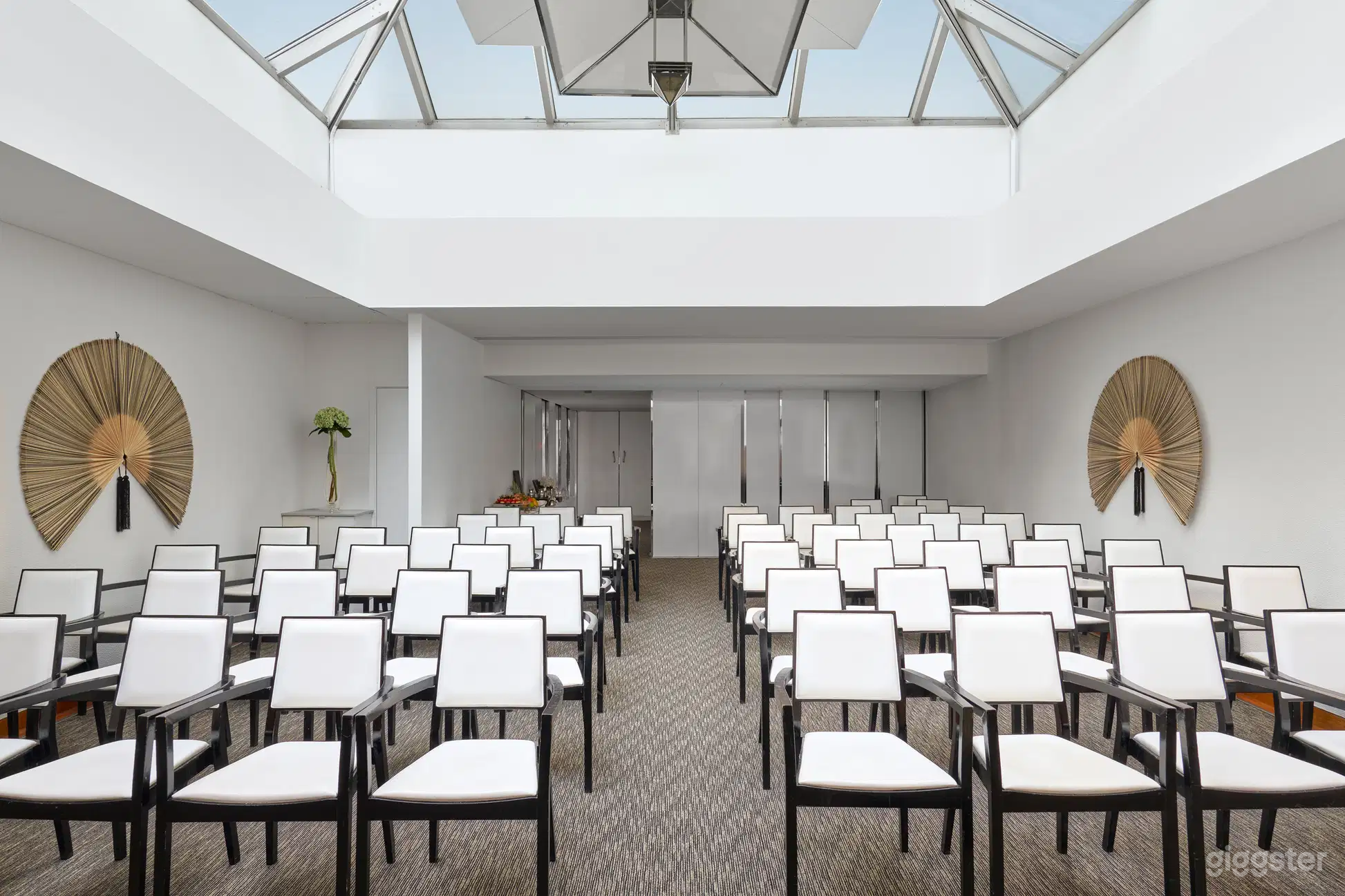 White Room Photo 4