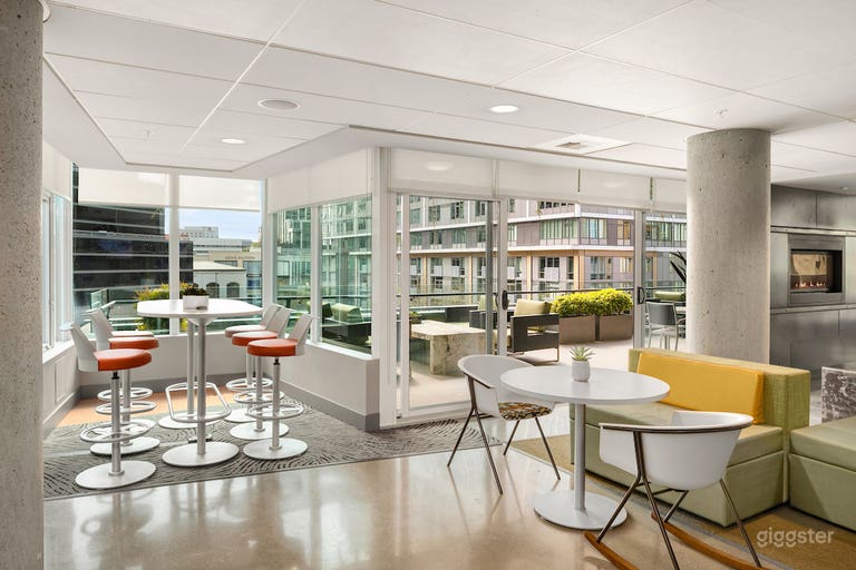  Expansive, Modern Lounge & Patio in Bellevue 