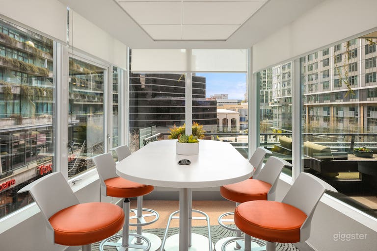  Expansive, Modern Lounge & Patio in Bellevue 