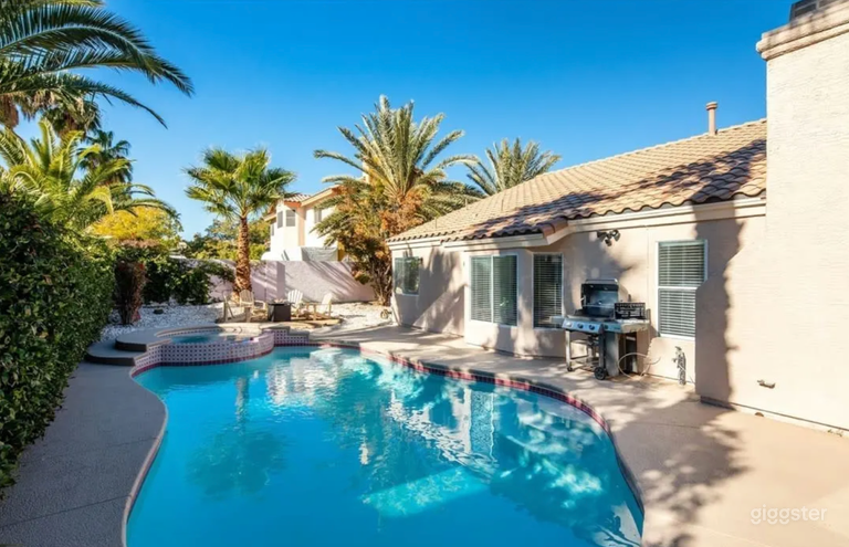  Modern Bright Resort Style Home with high ceilings 