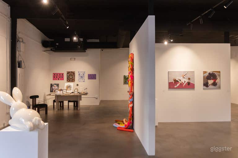  Filmfertiges Kunstgalerie-Gelände + Eingezäunter Parkplatz für 20+ Fahrzeuge 