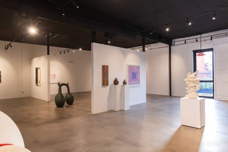  Filmfertiges Kunstgalerie-Gelände + Eingezäunter Parkplatz für 20+ Fahrzeuge 