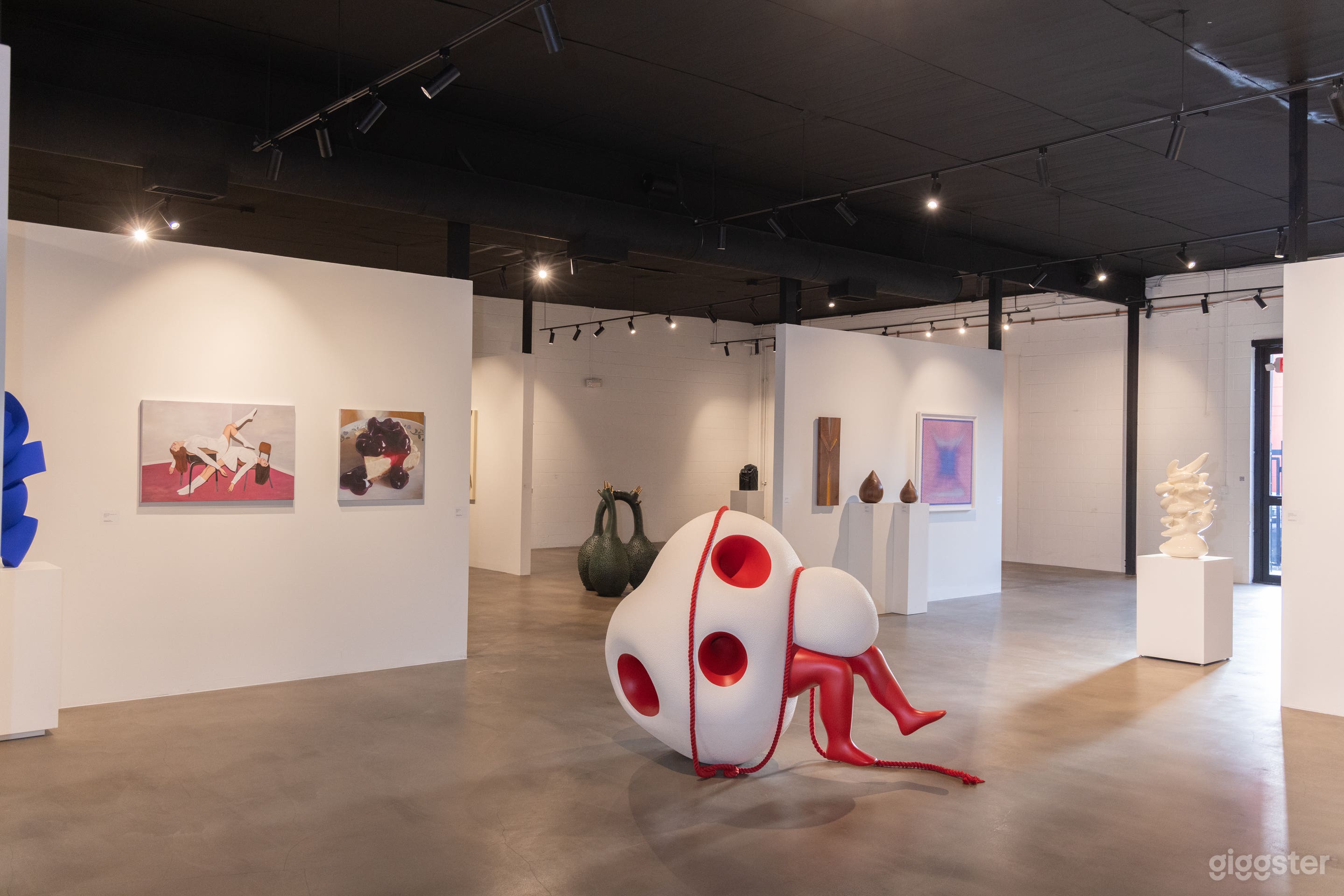 Film Ready Art Gallery Compound + Gated Parking for 20+ Photo 1