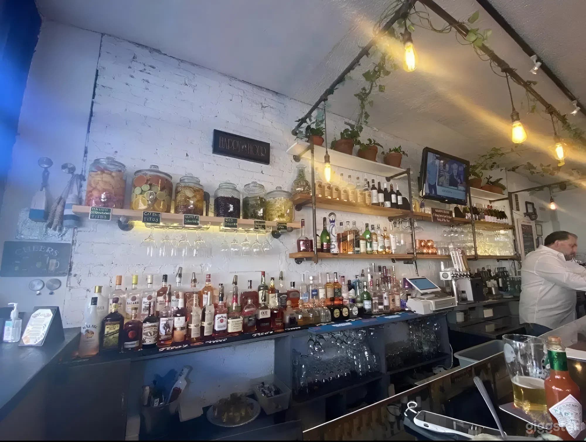 Bright &amp; Airy Light Filled Restaurant Space Photo 2