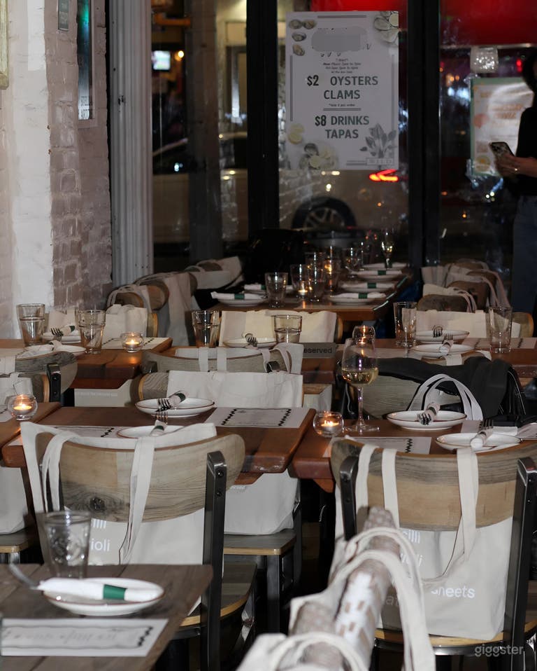  Bright & Airy Light Filled Restaurant Space 