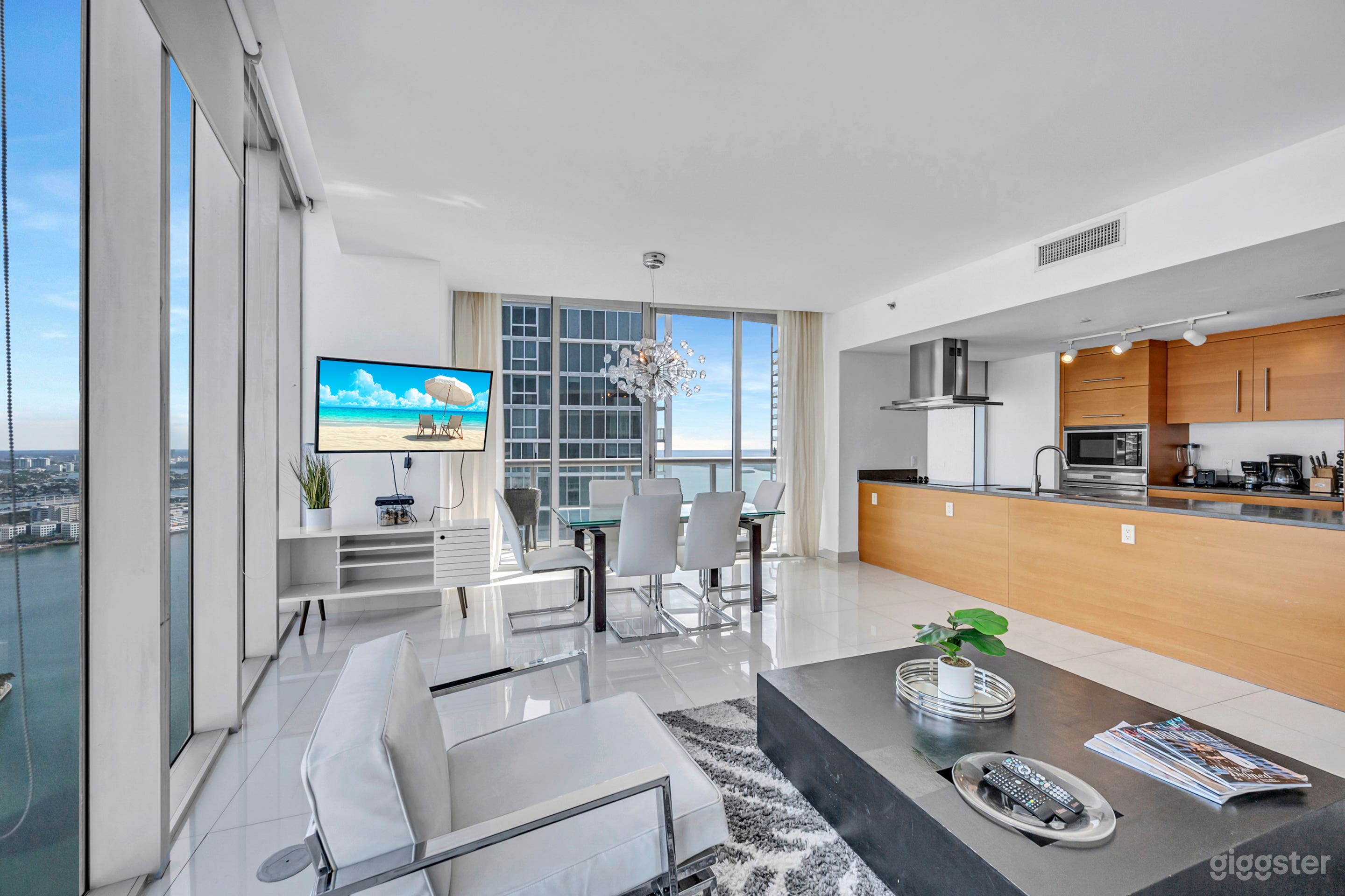 Skyline Luxury with Modern Edge Photo 2
