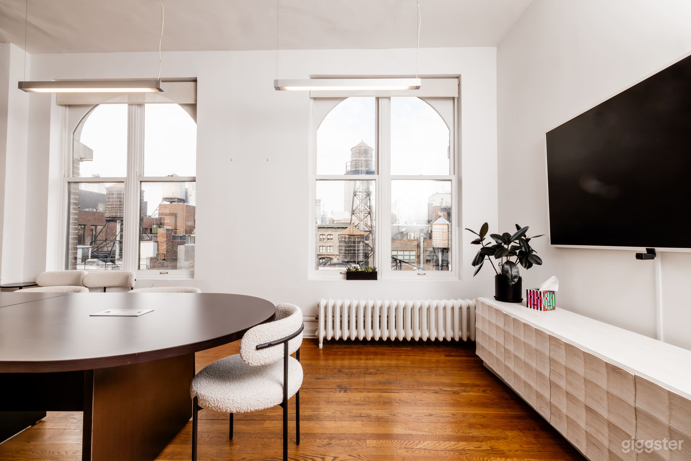 ENTIRE Penthouse Office for Meetings Shoots Events Photo 3
