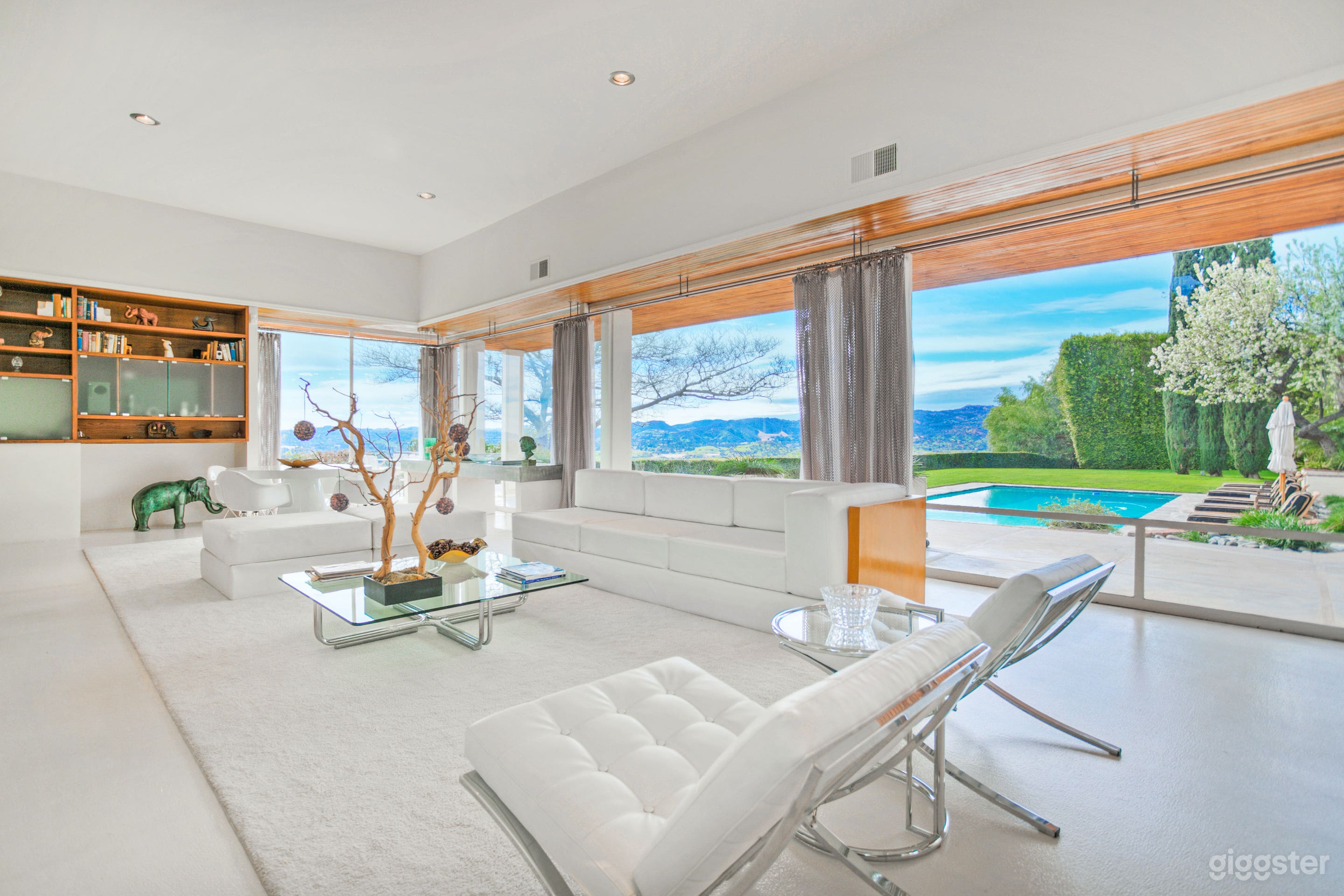 The Fox Estate Photo 2