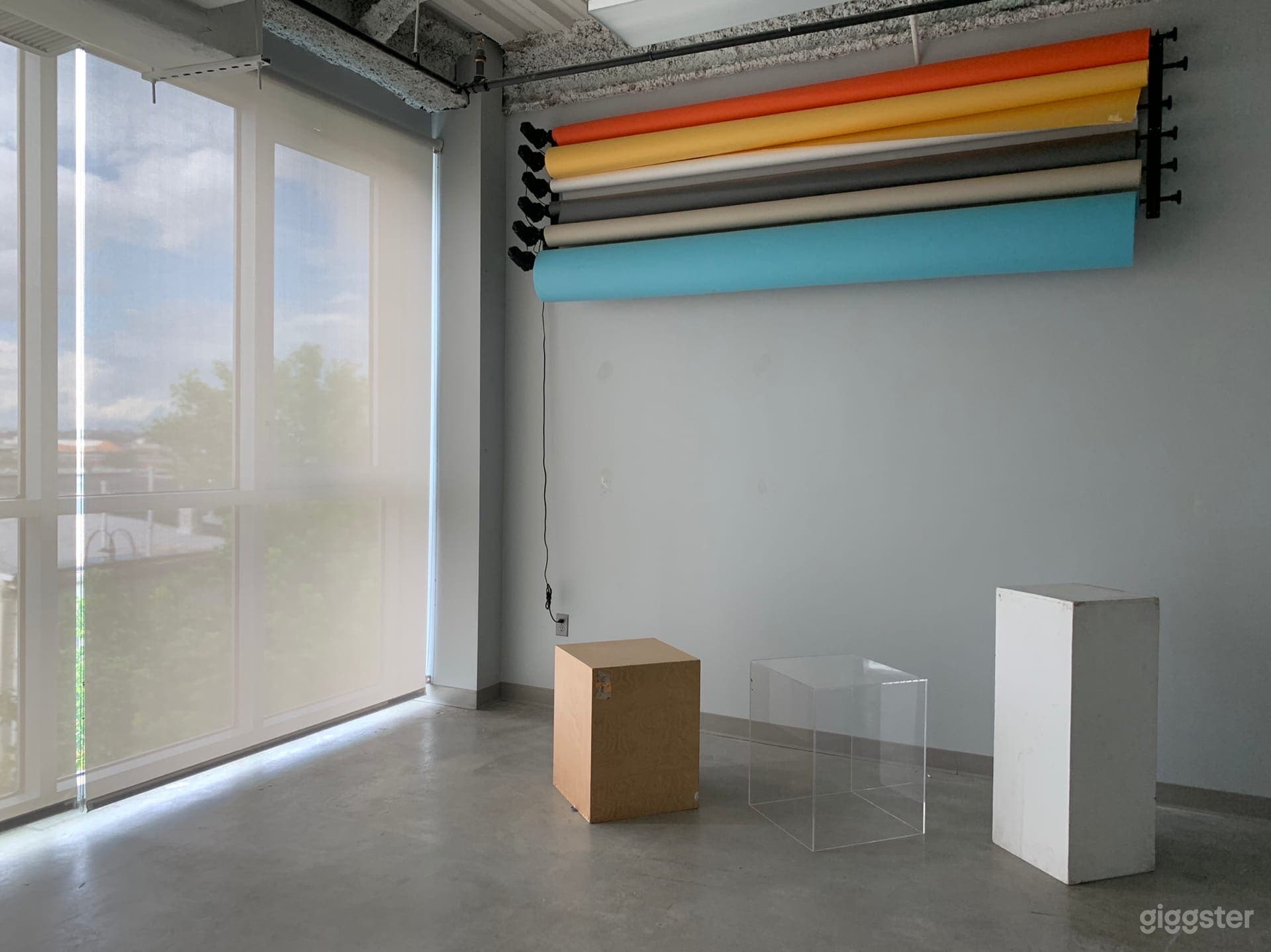 Floor to Ceilings Backdrops Studio Photo 3