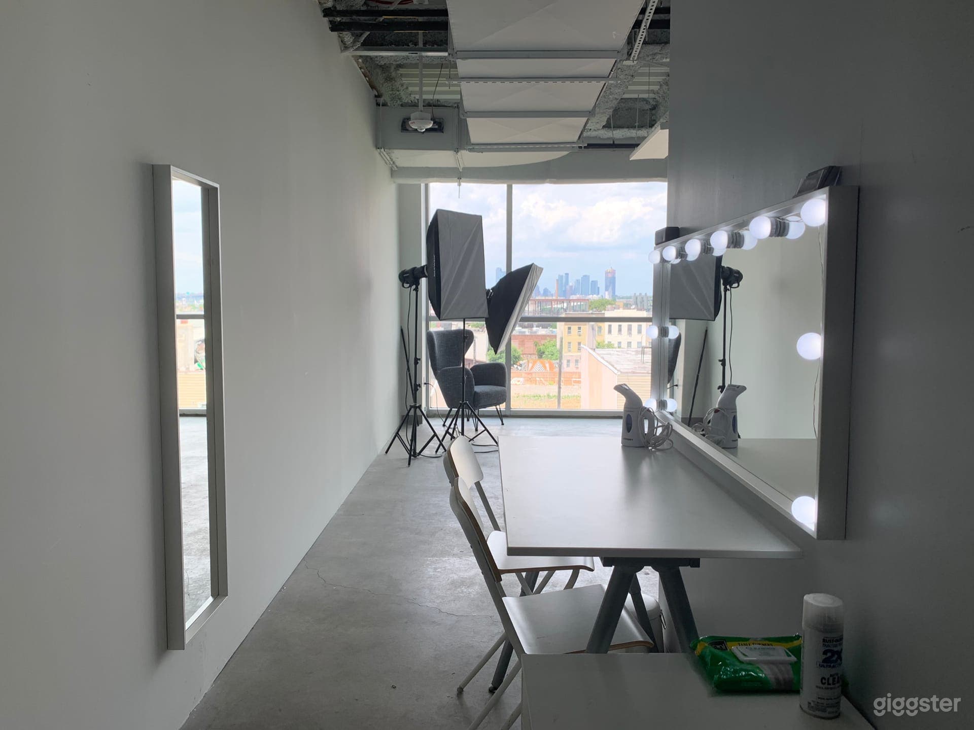 Floor to Ceilings Backdrops Studio Photo 4