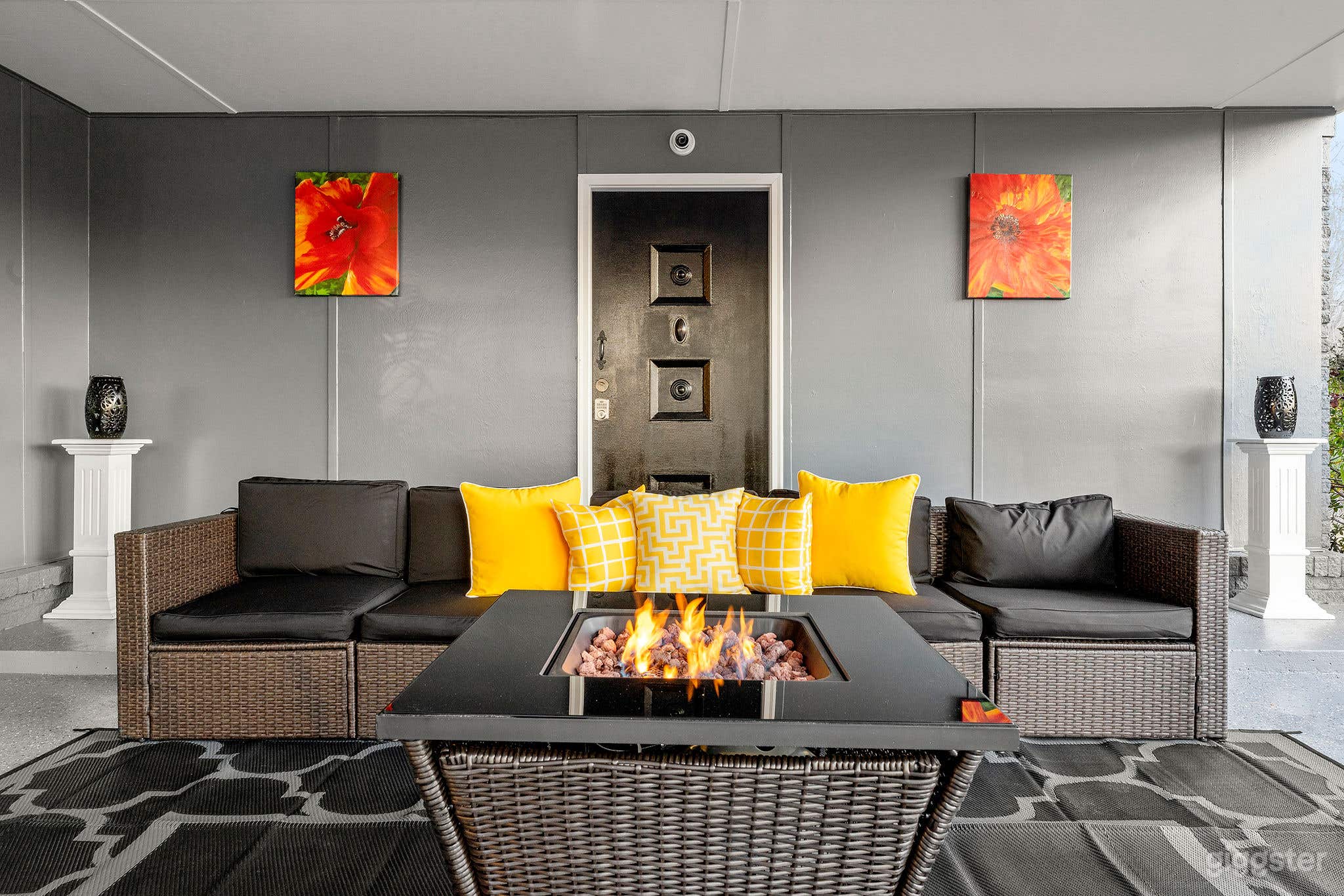 3 BEDROOM + OPEN FLOOR PLAN Photo 4