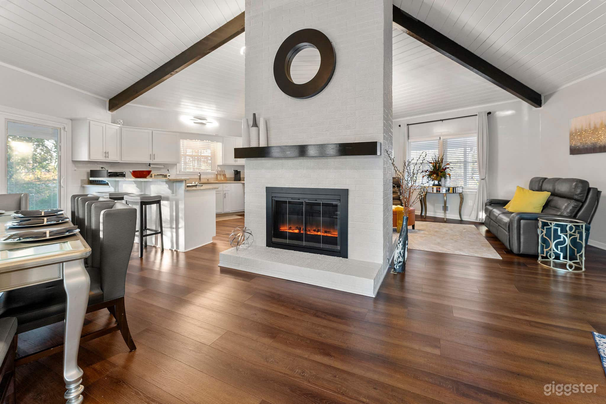 3 BEDROOM + OPEN FLOOR PLAN Photo 2