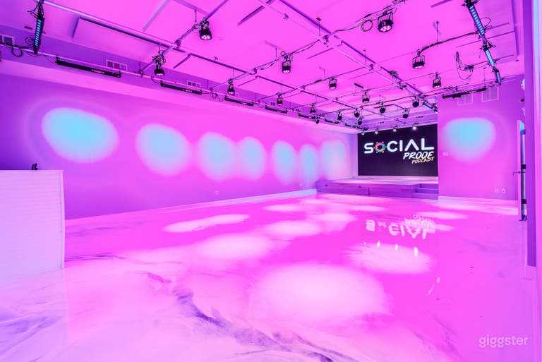  Notre lieu a installé une production d'éclairage. La production d'éclairage offre différentes couleurs pour votre événement spécial. 