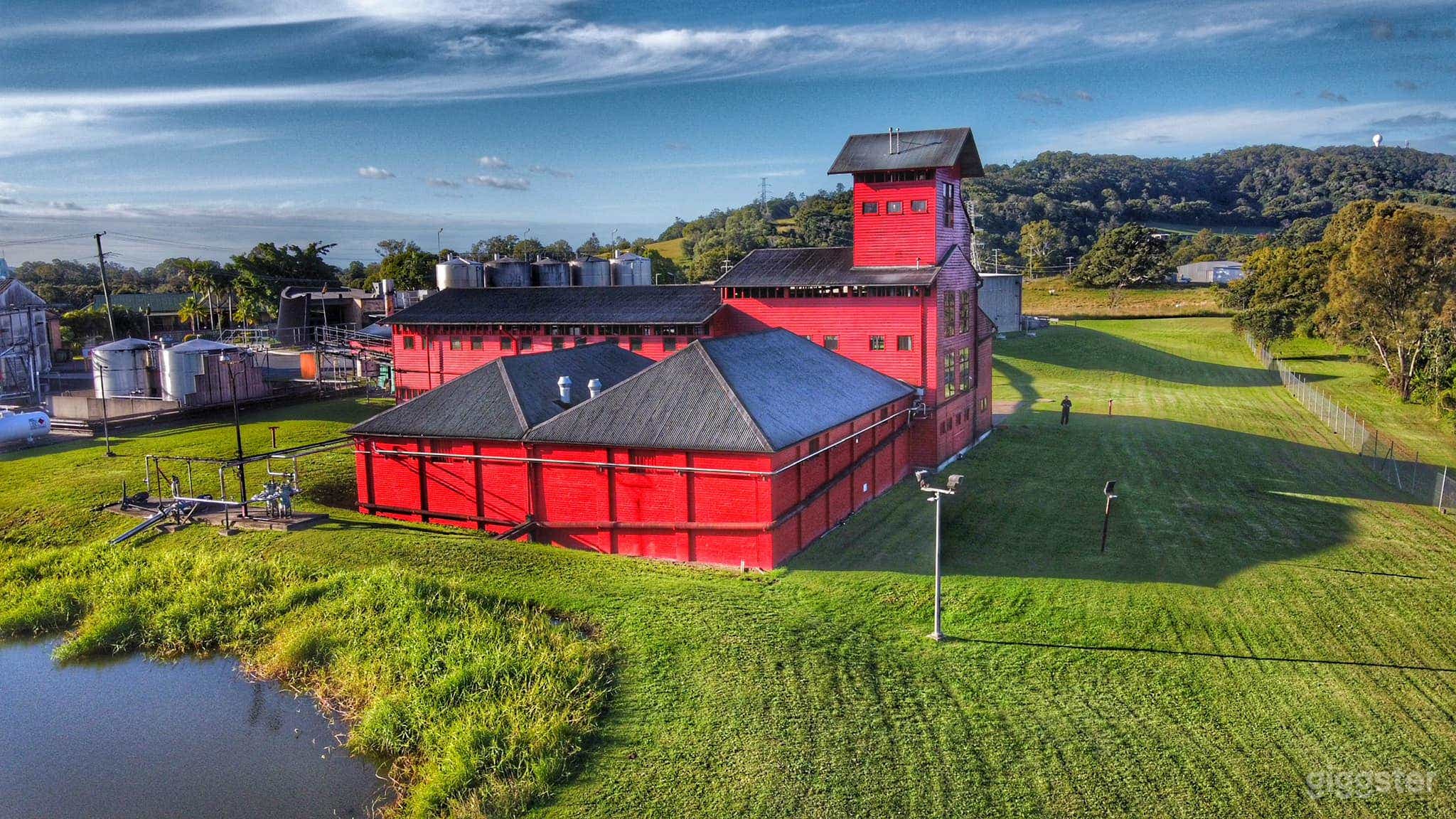 RED DISTILLERY BUILDING Photo 2