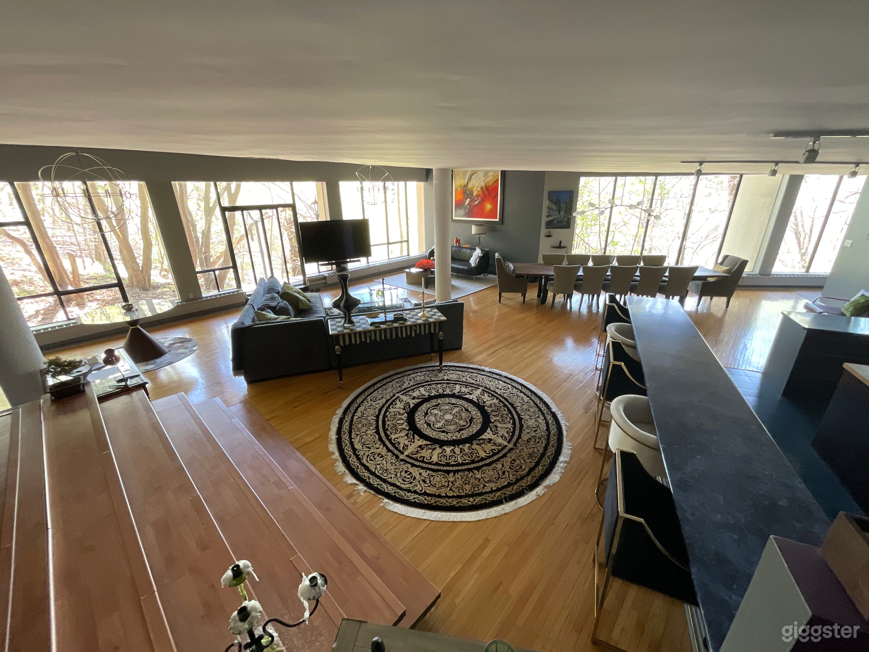 ULTRA PRIVATE SUPPER CLUB Photo 1