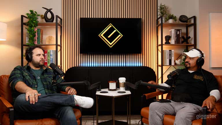  Content Creation Studio with Stylish Sets 