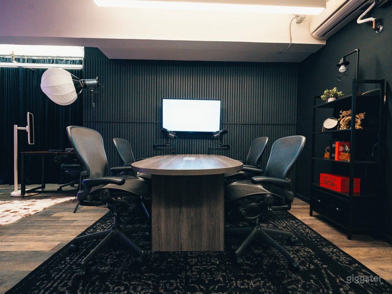  Content Creation Studio with Stylish Sets 