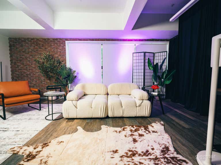  Content Creation Studio with Stylish Sets 