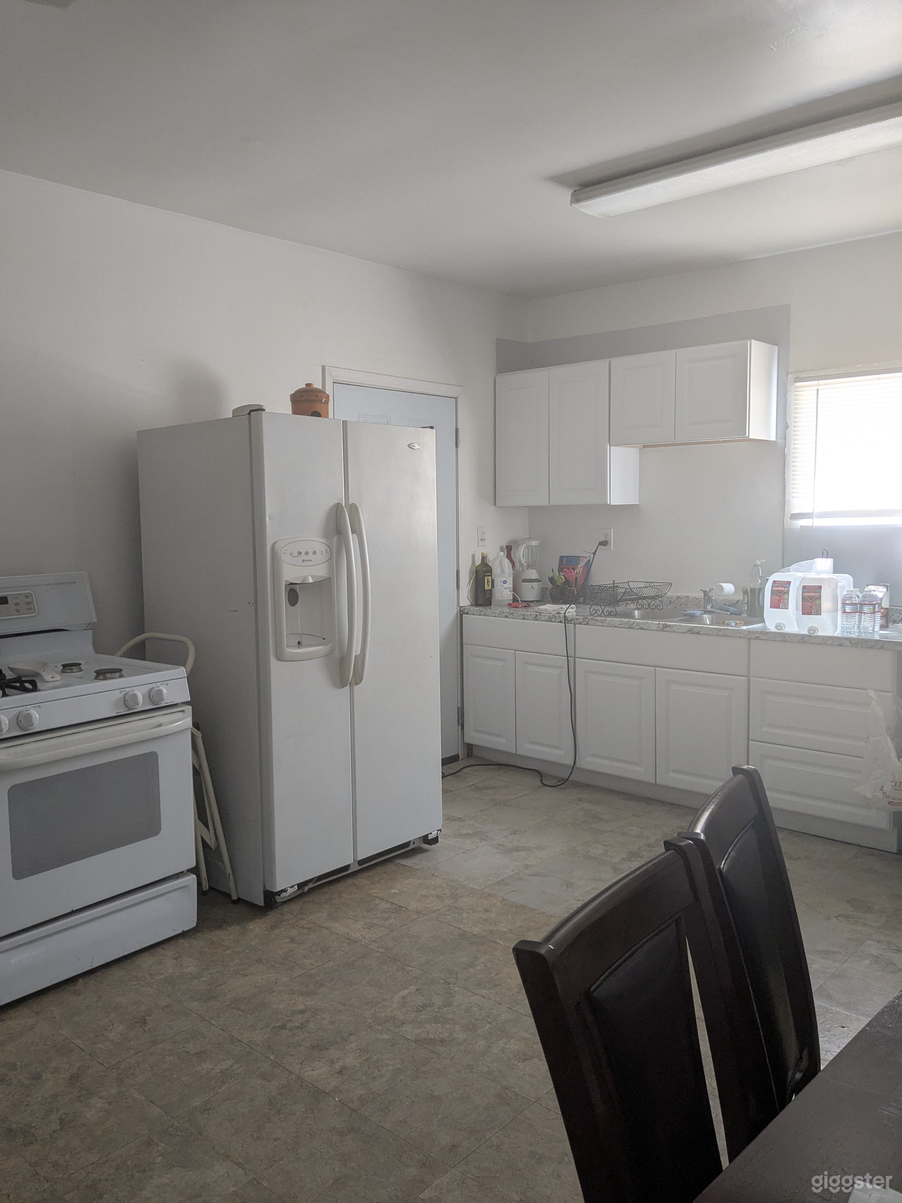 White kitchen 