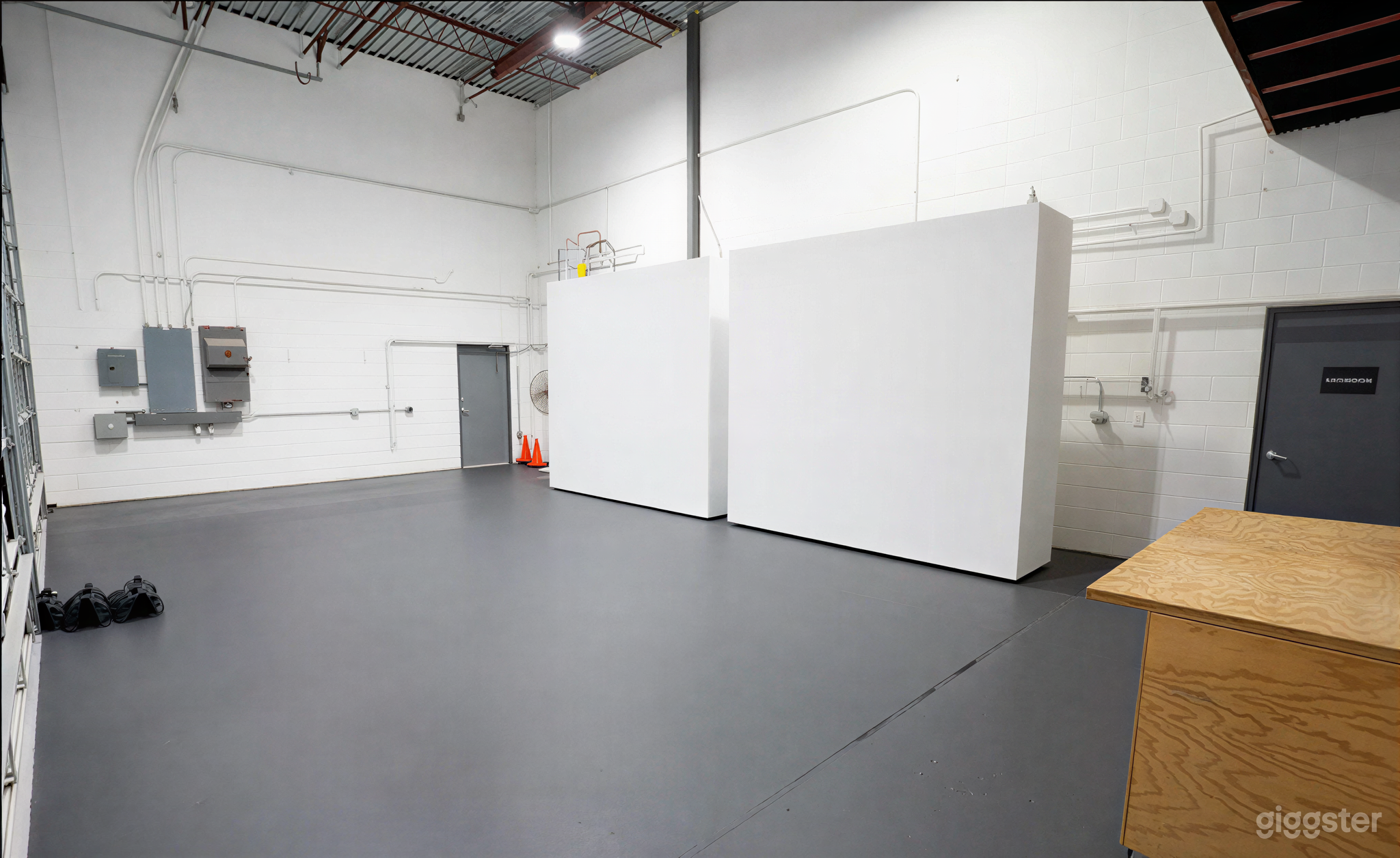 Flexible Production Studio For Photo, Video, Podcast & Event Photo 3