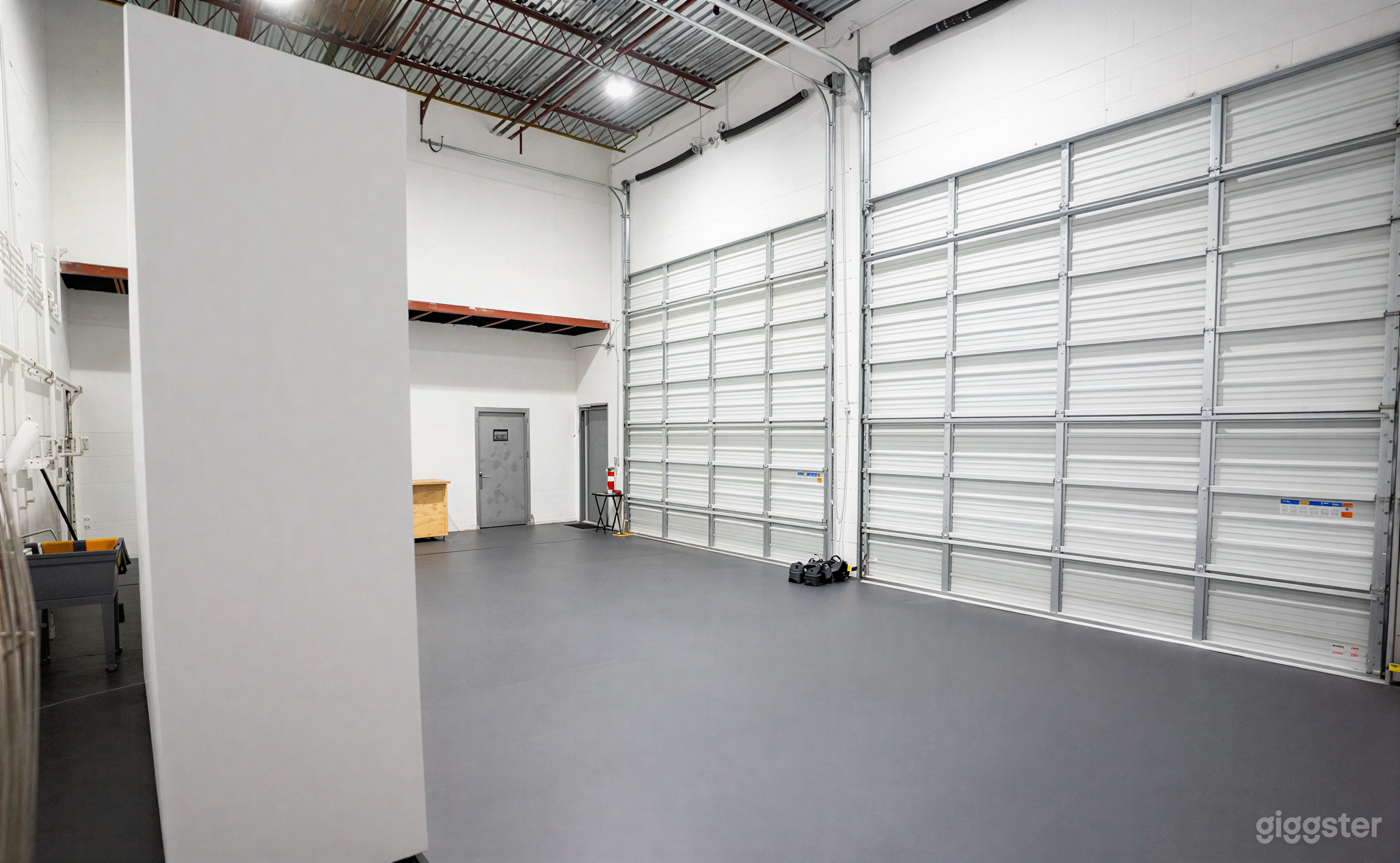 Flexible Production Studio For Photo, Video, Podcast & Event Photo 2