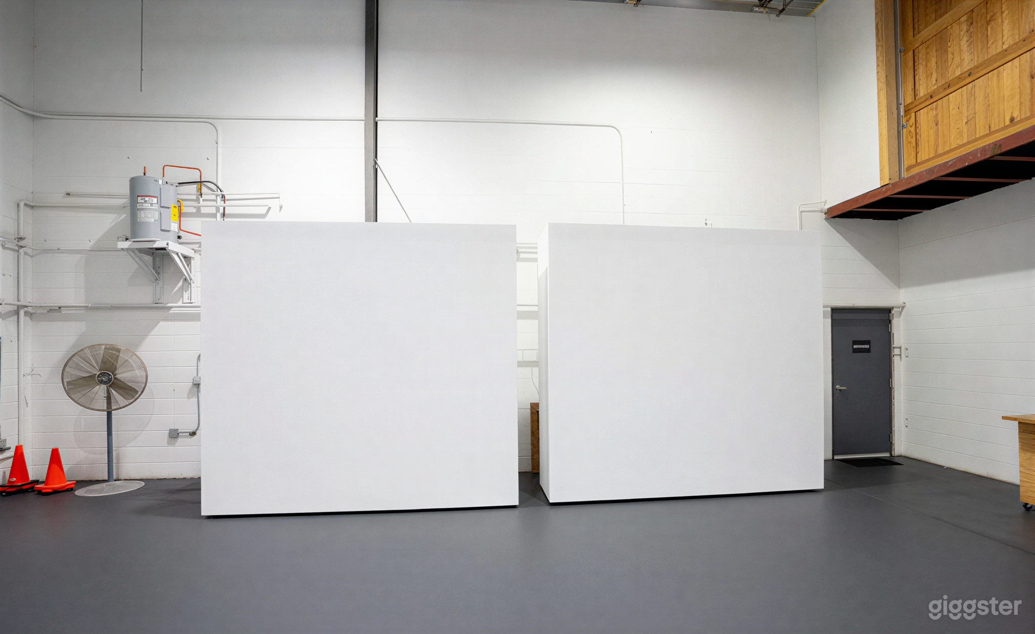Flexible Production Studio For Photo, Video, Podcast & Event Photo 1