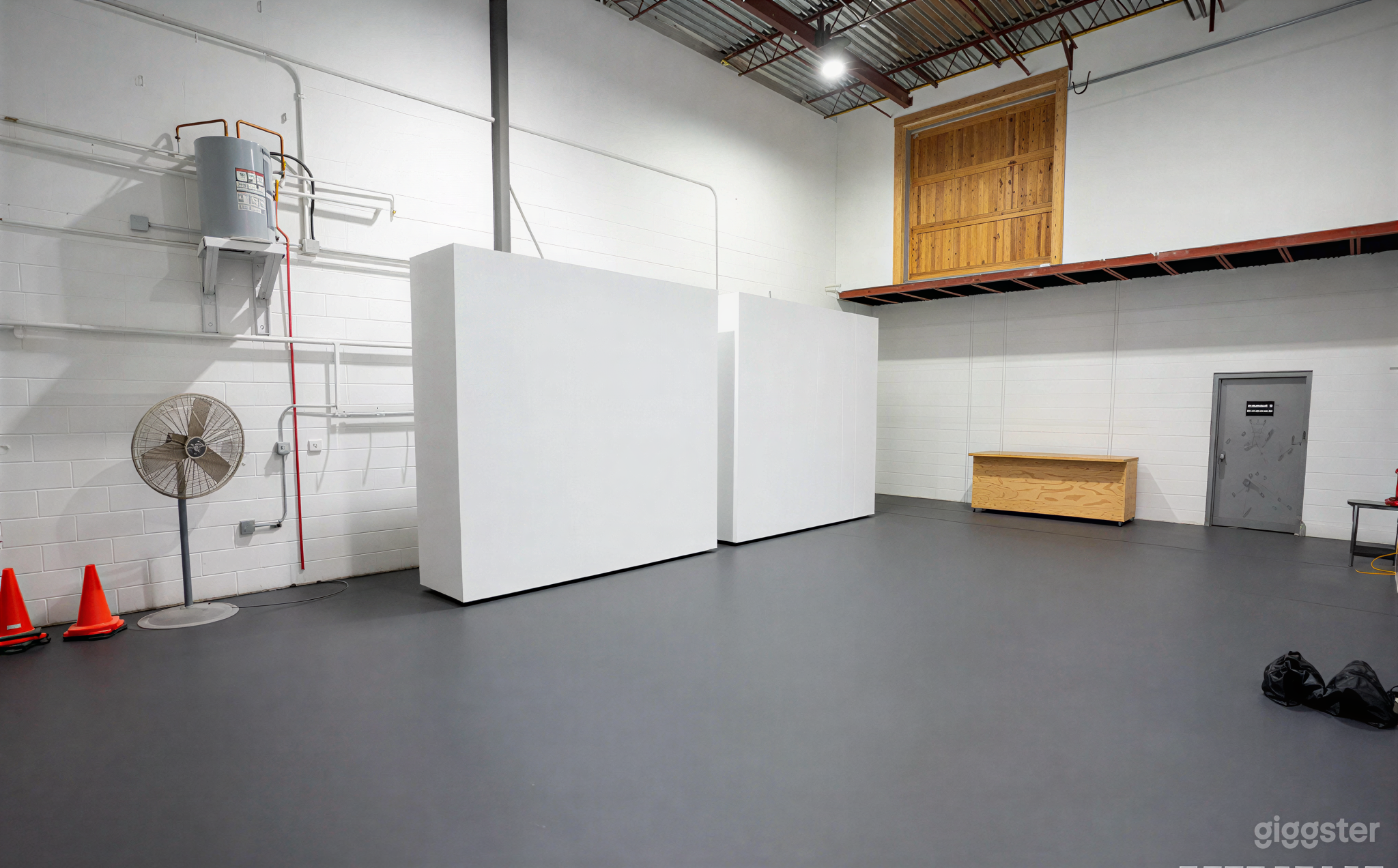 Flexible Production Studio For Photo, Video, Podcast & Event Photo 4