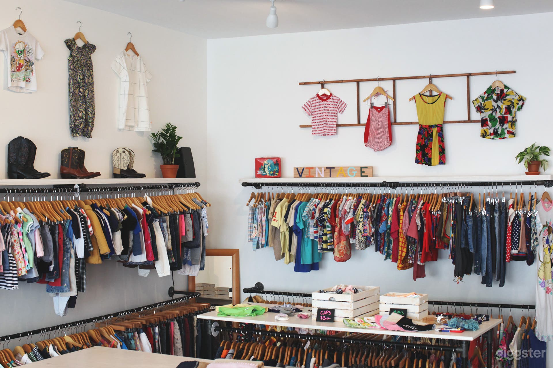 Retail Space and Store Front - Minimal &amp; Clean Photo 3