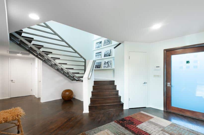 Truly Artistic Encino Home with Stunning Pool (Entire Property) Photo 4