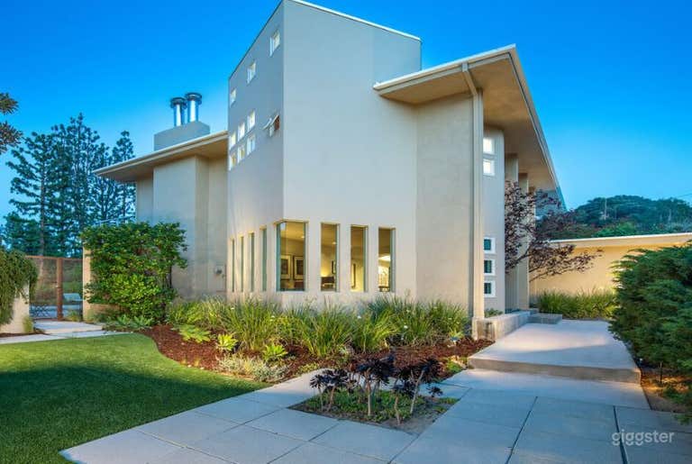  Truly Artistic Encino Home with Stunning Pool (Entire Property) 