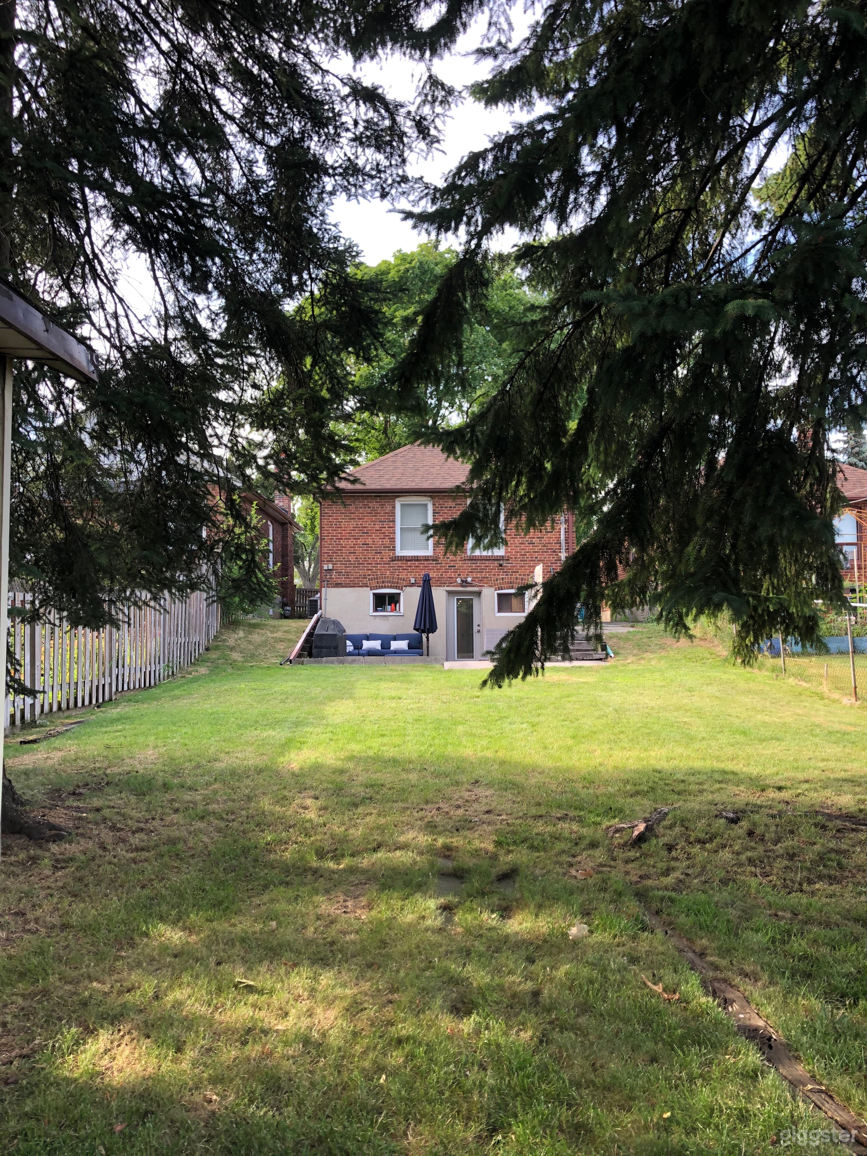 Large Toronto Backyard Space Photo 4