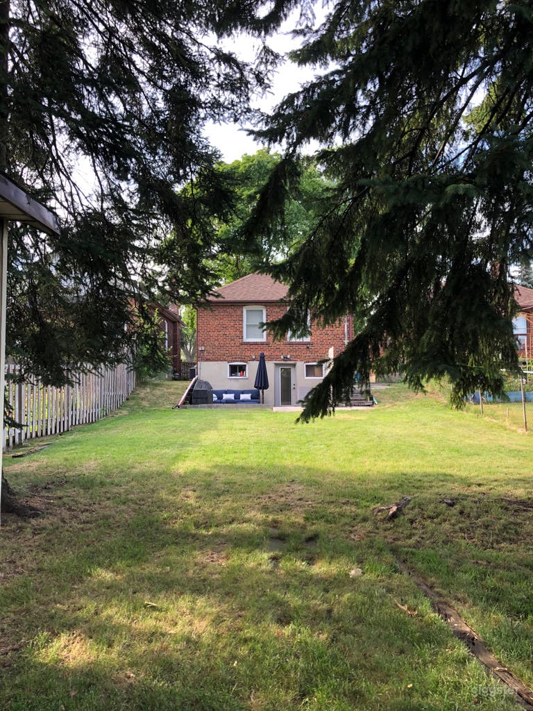  Large Toronto Backyard Space 
